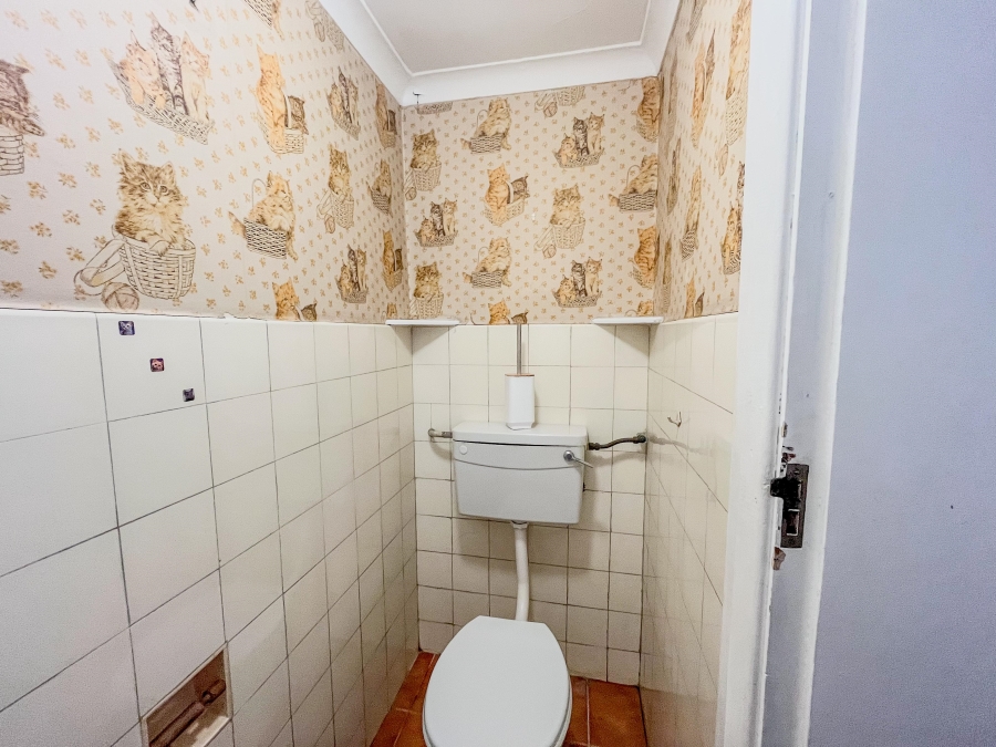 To Let 4 Bedroom Property for Rent in Pinelands Western Cape